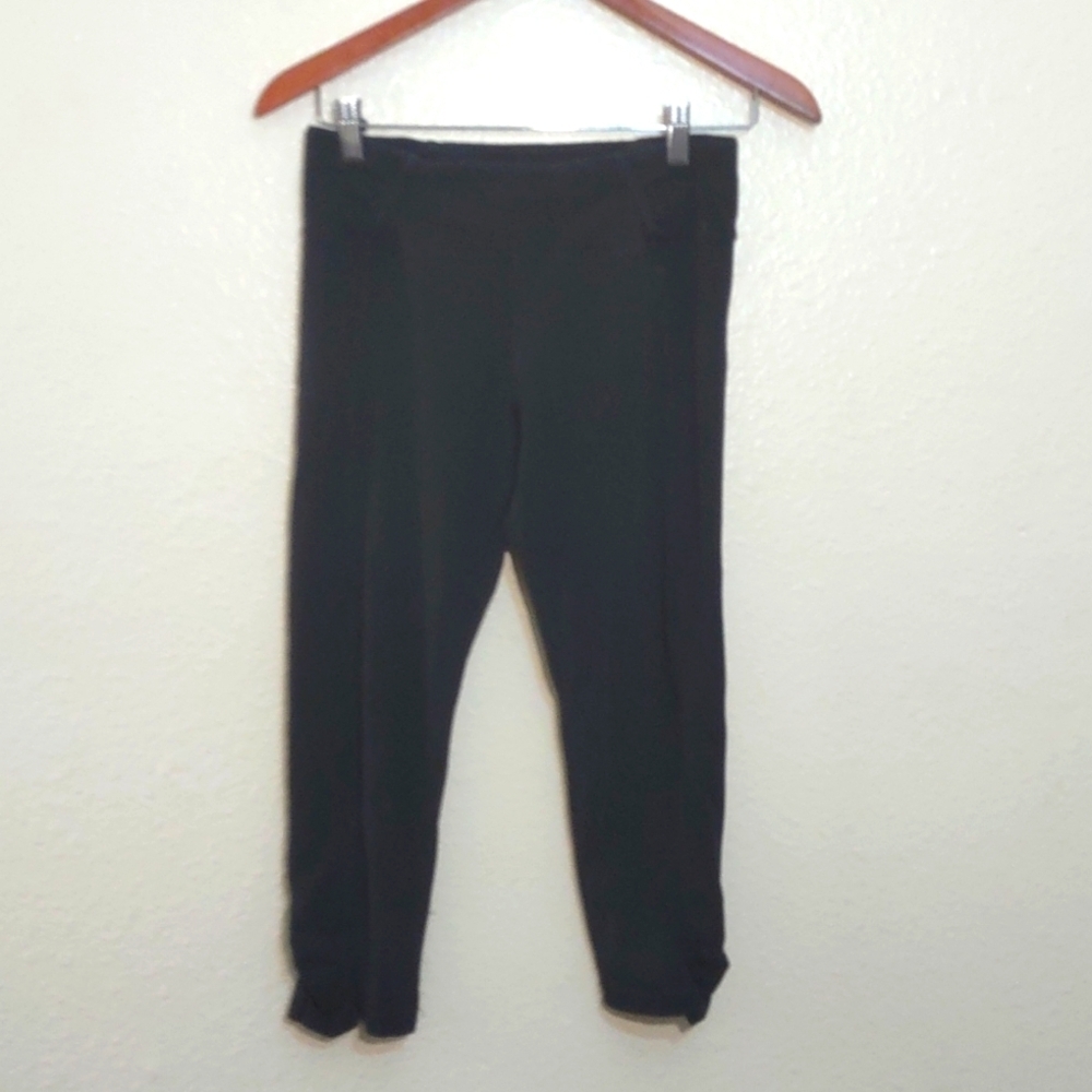 PRE OWNED CALVIN KLEIN PERFORMANCE CAPRI  LEGGINGS COLOR BLACK SIZE M
